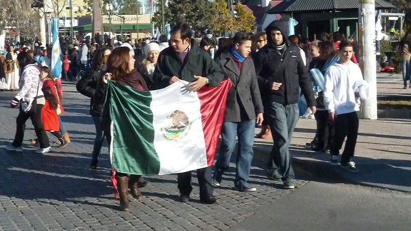 La otra ruta de los mexicanos: 186 mil migran al sur de América 