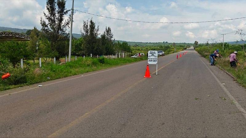 Refuerza alcalde de Morelos mantenimiento carretero para garantizar vialidades seguras 