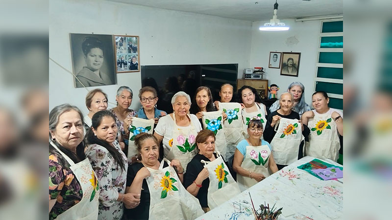 Alfonso Martínez fortalece programas para capacitar y abrir oportunidades para las mujeres 