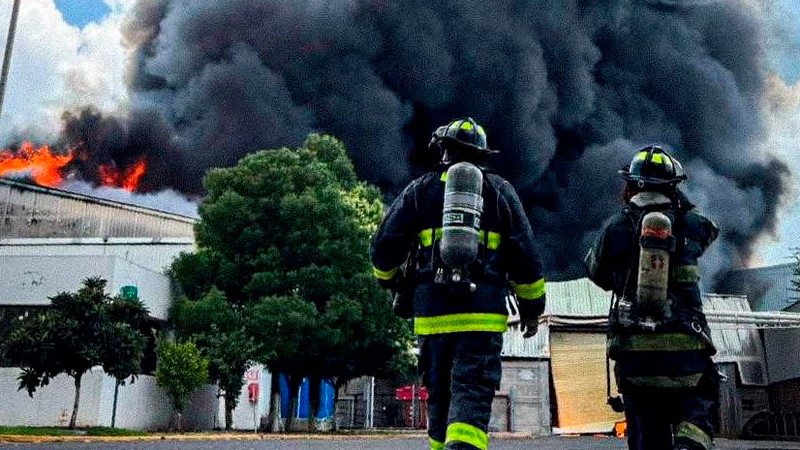 Arde bodega con químicos en el parque industrial La Cruz, en El Marqués, Querétaro 