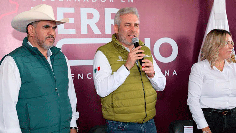 Bedolla revisa propuestas de rehabilitación de caminos rurales en audiencia pública en Acuitzio 