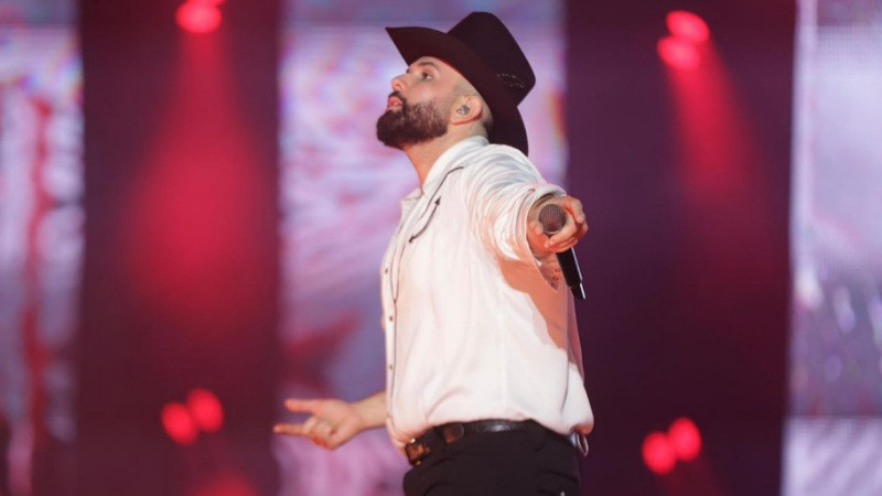 Colosal y vibrante; Carín León llena el Morelos en un concierto épico 