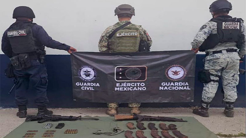 Aseguran arsenal en la localidad Loma de los Hoyos en Apatzingán, Michoacán 