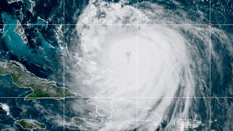 Huracán "Erin" provoca evacuaciones en islas de Carolina del Norte 