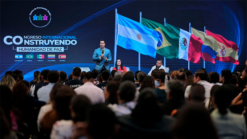 Celebra Felifer Macías decreto de gobernador de Querétaro para prohibir eventos con música que promueva la apología del delito 