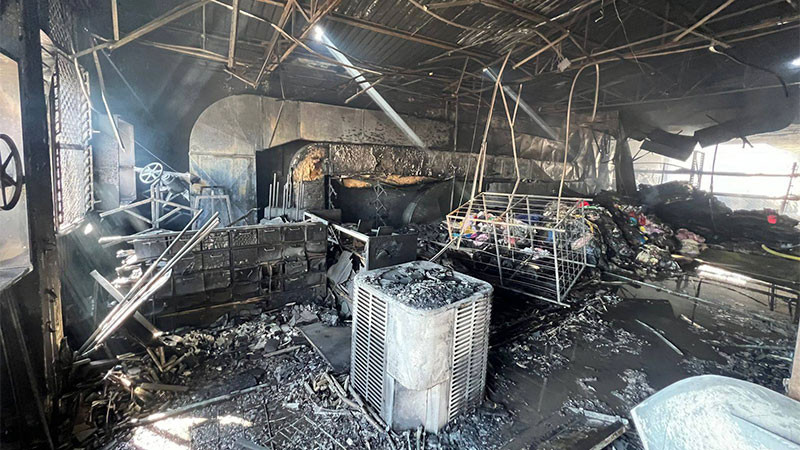 Se registra fuerte incendio en tienda de telas en el centro de Colima 