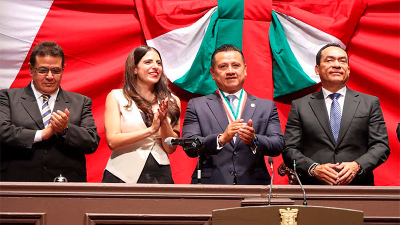 Congreso del Estado condecora a FGE con la presea "Suprema Junta Nacional Americana" 