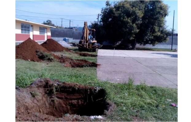 Inicia la construcción de la techumbre de un mdp en escuela de Uruapan 