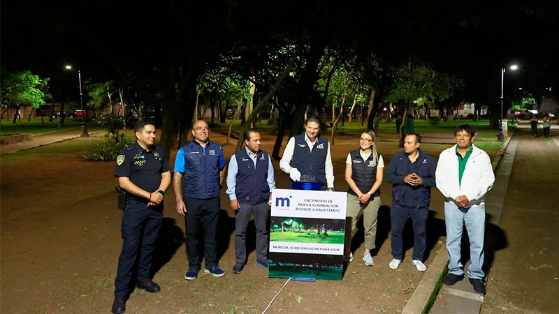 Brilla el bosque Cuauhtémoc con nueva iluminación; Alfonso realiza encendido 