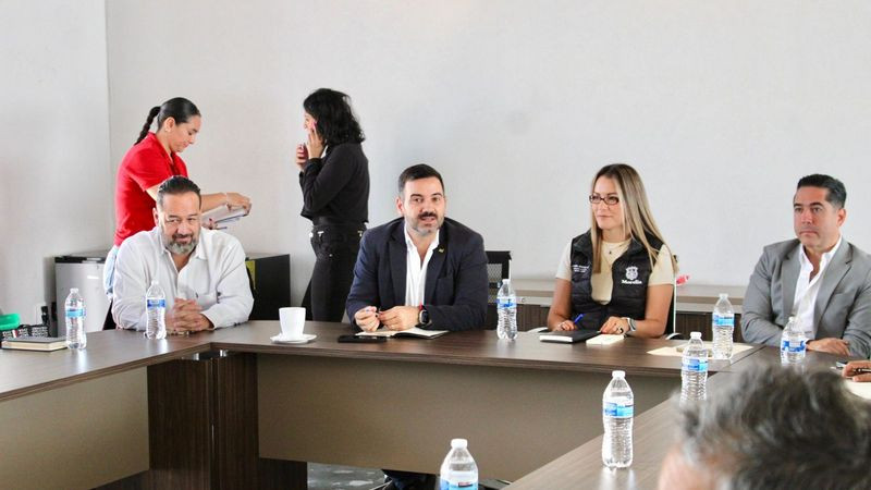 Yankel Benítez Silva fortalece vínculos con el sector de servicios de Morelia 