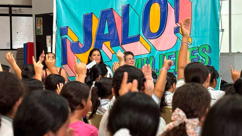 Arrancó caravana Jalo x las Mujeres; llevó productos menstruales a Apatzingán 