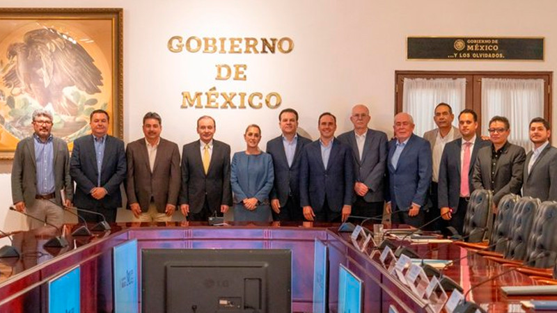 Sheinbaum se reúne con gobernadores para tratar cierre a exportación de ganado mexicano a EEUU 