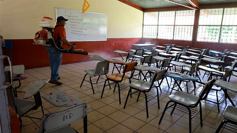 Queréndaro prepara a sus escuelas para un regreso a clases sin dengue 