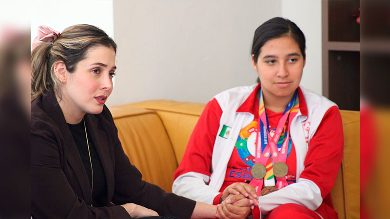 Brissa Arroyo  sigue sumando esfuerzos con Buenas Acciones 