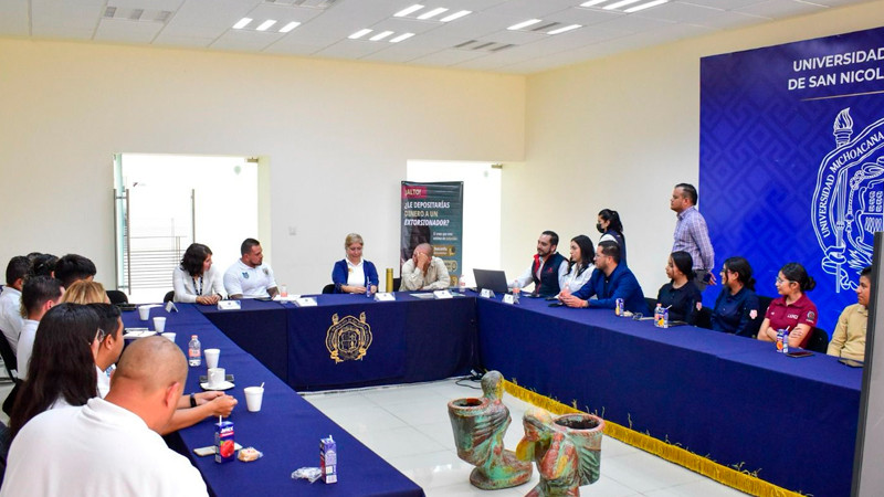 Personal de seguridad y estudiantes de la UMSNH reciben curso en materia de prevención de extorsión 