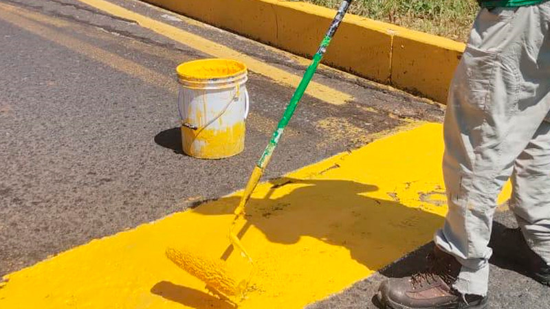 Gobierno de Morelia refuerza labores de balizamiento y mantenimiento de señalética en la ciudad 