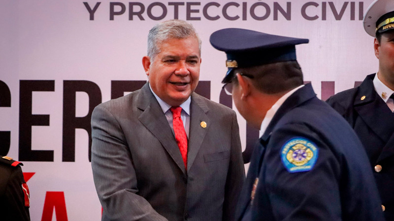 Magaña de la Mora, tras entrega de reconocimientos a bomberos en el Congreso, resalta la labor que realizan 