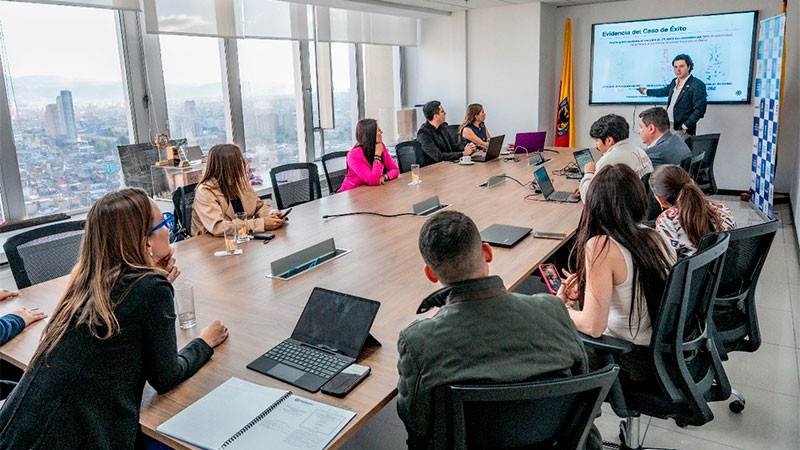 Alejandro Sterling Sánchez viajó a Bogotá, Colombia para promover la cooperación en materia de inversión, innovación y emprendimiento entre ambas ciudades 