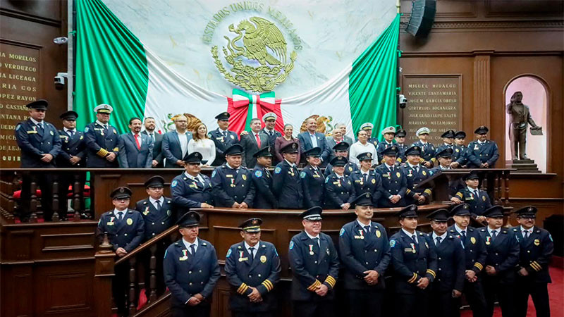 Grecia Aguilar Mercado reconoce la entrega y compromiso de las y los bomberos en su día 