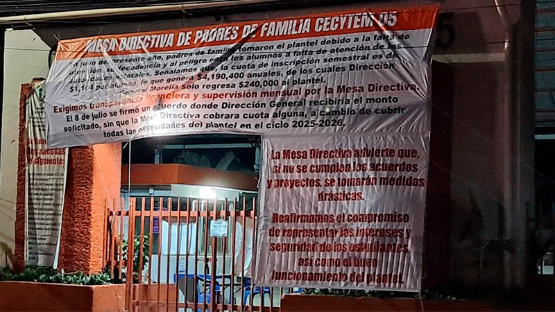 Padres se movilizan contra el CECyTEM en Lázaro Cárdenas; acusan incumplimiento de acuerdos 
