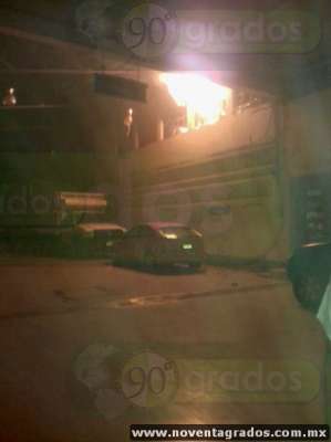 Se registra incendio en agencia Ford de Uruapan; solo hubo daños materiales  - Foto 4 