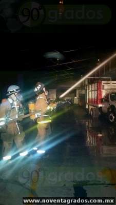 Se registra incendio en agencia Ford de Uruapan; solo hubo daños materiales  - Foto 5 
