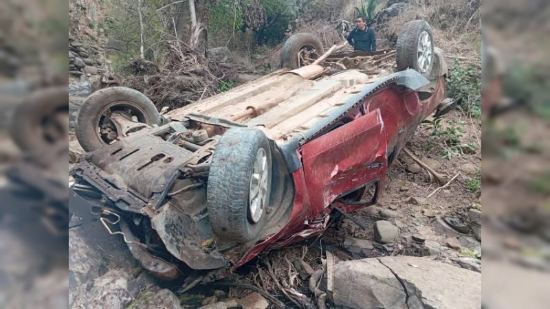 Persecución del Ejército termina con la muerte de dos pistoleros en volcadura en Parácuaro, Michoacán  
