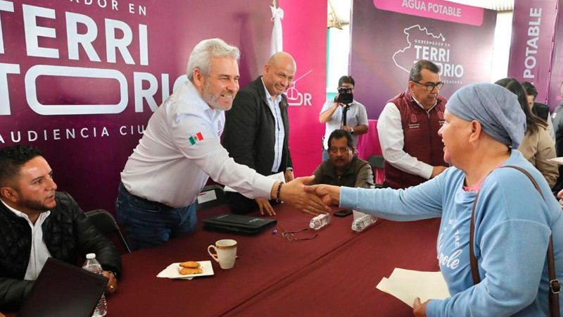 Gobierno de puertas abiertas; Bedolla lleva audiencia pública a Epitacio Huerta 