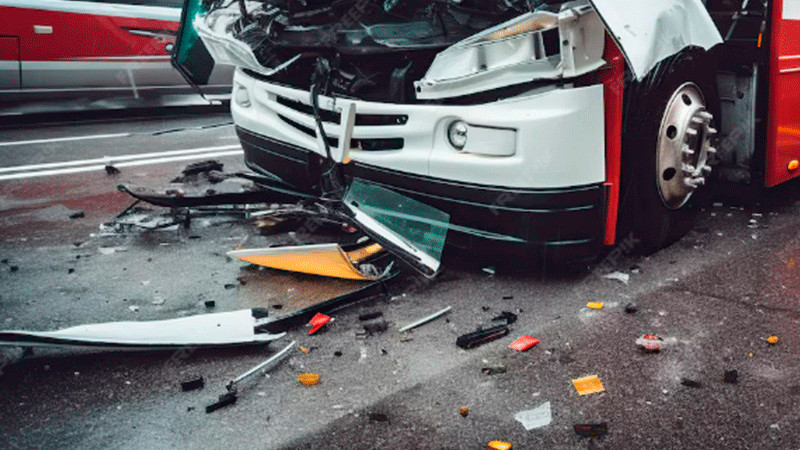 Tragedia en la México-Tuxpan: autobús cae a barranco y deja 3 personas fallecidas y 21 lesionados 