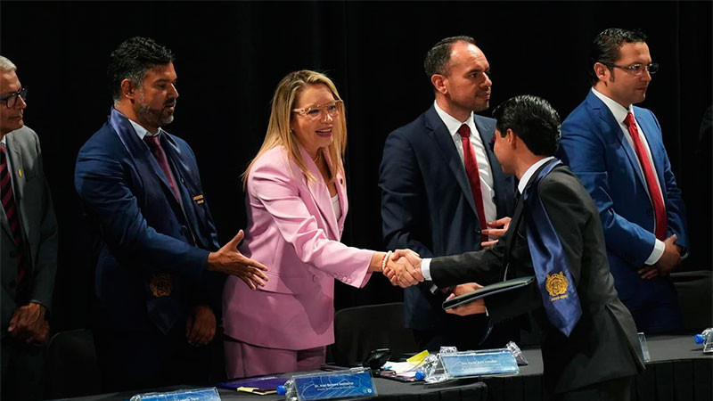 Yarabí Ávila insta a graduados de Arquitectura a defender la igualdad de oportunidades y luchar contra la discriminación de género 