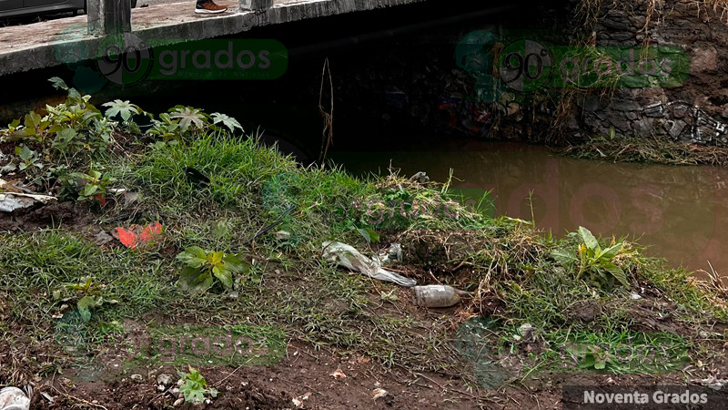 Localizan a joven sin vida dentro de un canal en Querétaro capital 