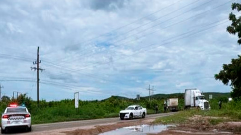 Incendian unidades y bloquean carretera en Escuinapa, Sinaloa 
