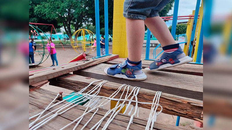 Juegos en deterioro y peligro para los niños: Así luce la Unidad Deportiva Tijeras, en Morelia