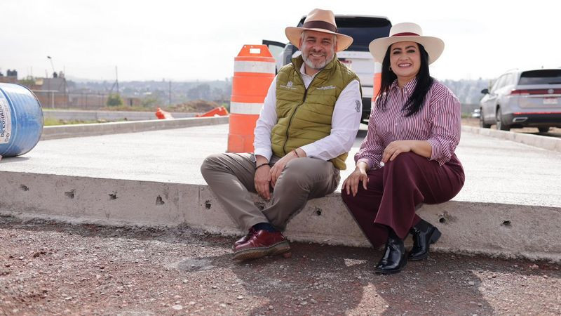 Bedolla supervisa obra de concreto hidráulico en av. Amalia Solórzano; durará más de 5 décadas 