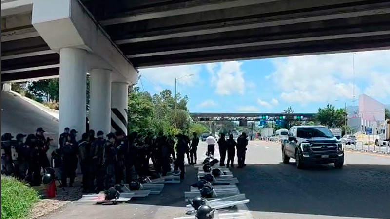 Guardia Civil desaloja a manifestantes en Zinapécuaro, Michoacán  
