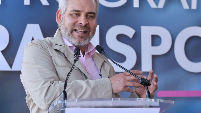 En octubre inicia renovación de unidades del transporte público de Uruapan: Bedolla 