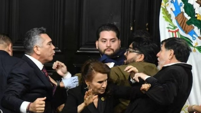 Componen corrido a Alito Moreno tras enfrentamiento con Noroña; canción se vuelve viral 