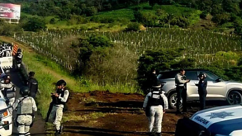 Persecución policiaca en la autopista Siglo XXI culmina con camioneta robada recuperada; hubo detonaciones 
