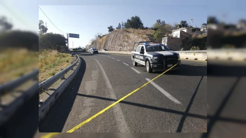 Localizan cuerpo de una mujer junto a la Autopista Siglo XXI, en La Huacana, Michoacán  