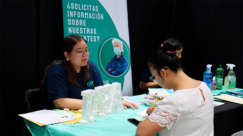 Lleva ST más de 800 opciones laborales a jóvenes en San Juan del Río, Querétaro 