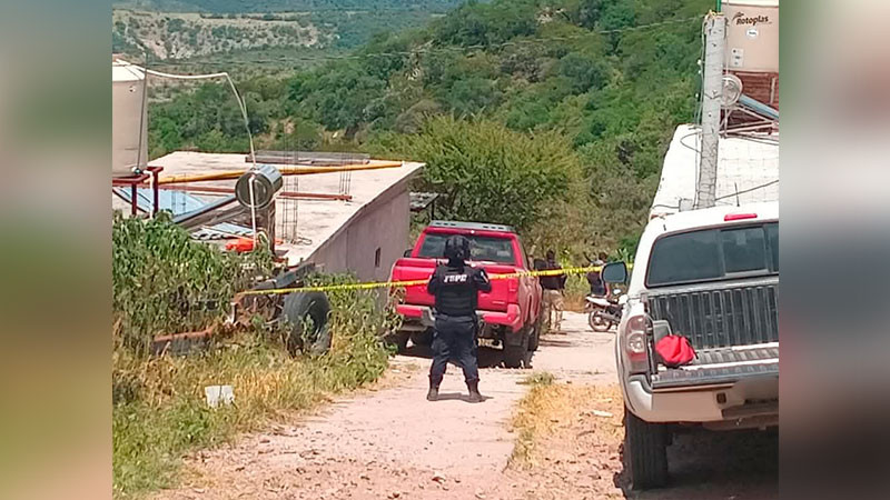 Aseguran inmueble con vehículos robados y armamento en Los Tovares, San Miguel de Allende 