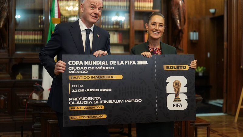Claudia Sheinbaum planea regalar boleto gigante que le regaló Infantino para la inauguración del Mundial 2026 