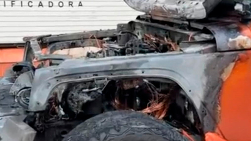 Sujeto incendia camioneta en Centro Histórico de Morelia, Michoacán 