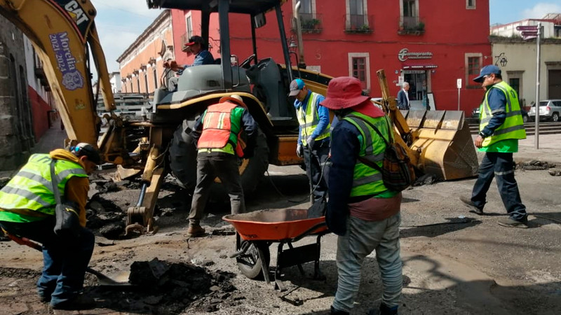Ayuntamiento de Morelia intensifica trabajos de bacheo en el Centro Histórico 