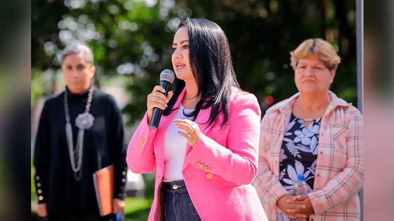 Gladyz Butanda y DIF Michoacán entregan aparatos auditivos a adultos mayores 