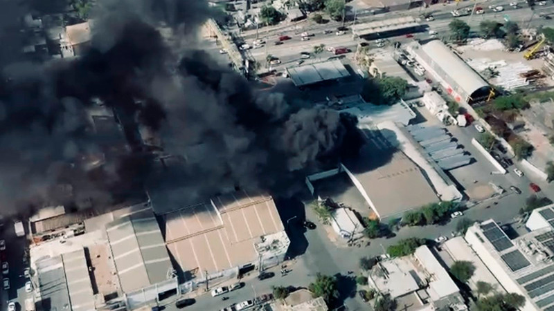 Explosión en bodega de Monterrey deja al menos 2 heridos y daños materiales 
