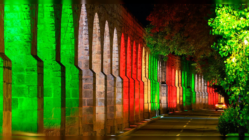 Ilumina Gobierno de Alfonso Martínez a Morelia con colores patrios 