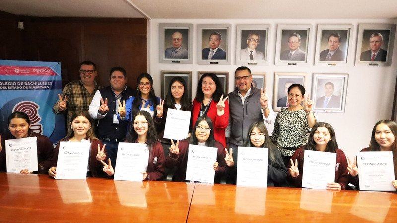 Recibe COBAQ premio CONCYTEQ de Ciencia, Tecnología e Innovación 2025 