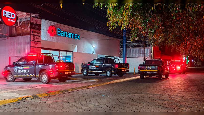 Con lujo de violencia se roban camioneta en la colonia Cosmos de Morelia, Michoacán 