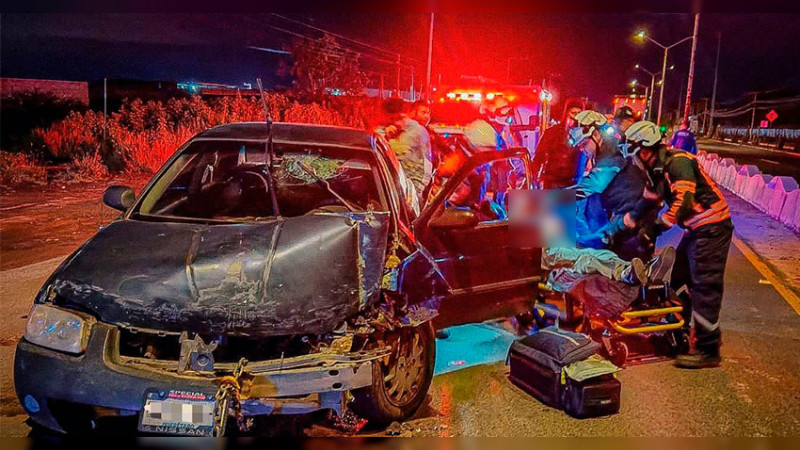 Aparatoso choque por alcance en la carretera a Chichimequillas, deja un herido en El Marqués, Querétaro 